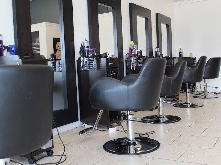 D'vine Hair Salón