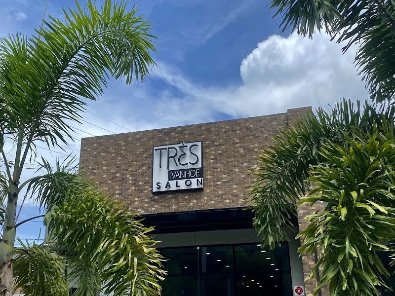 Tres Ivanhoe Salon