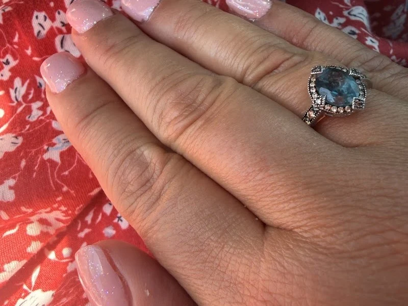 V Nail Salon