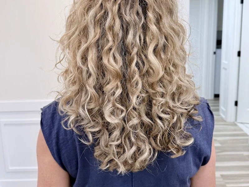 MAY-RAH-KEE Salon