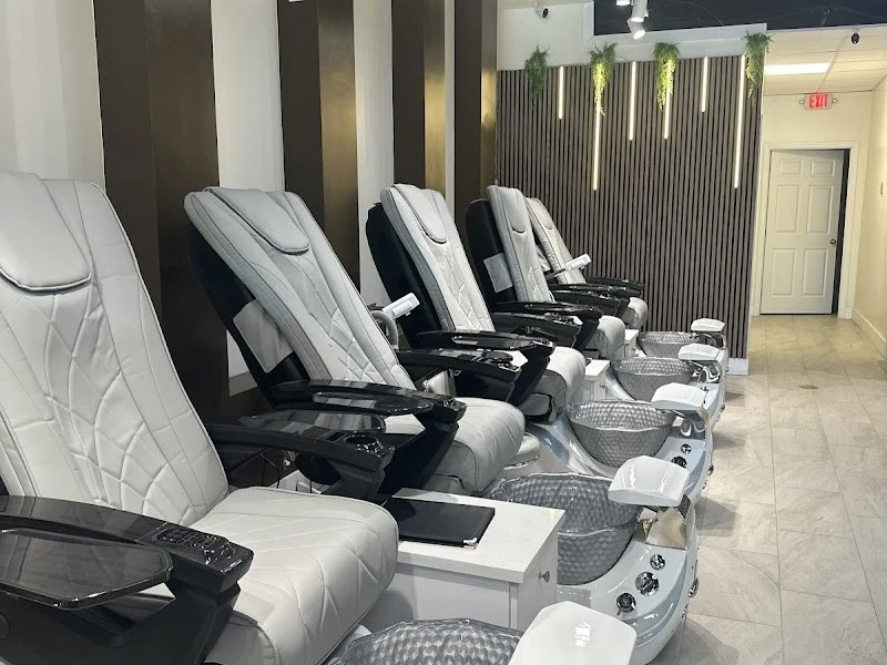 Glo Nail Bar