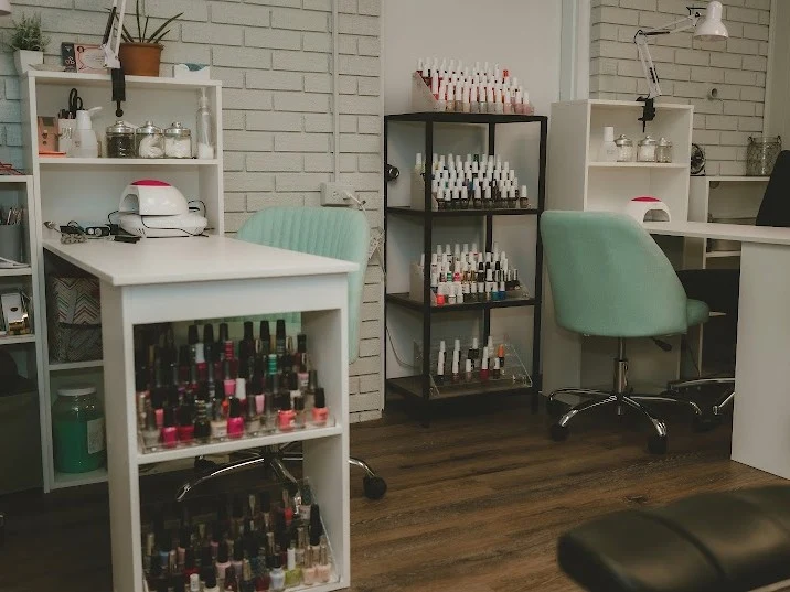 Adore You Salon - Pensacola, FL