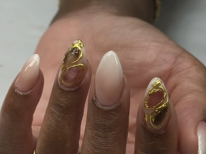 Dee.glitz nails