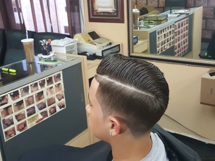 Cuts And Fro's Private Barber