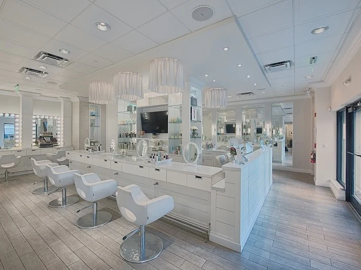 Cloud 10 Blow Dry Bar & Beauty Salon