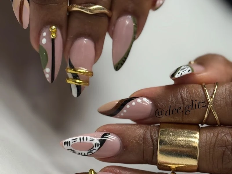 Dee.glitz nails