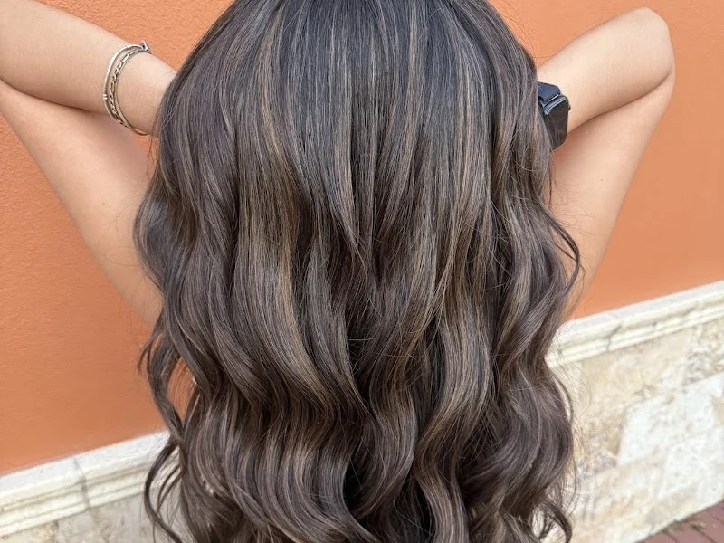 Foil & Hue an AVEDA Salon