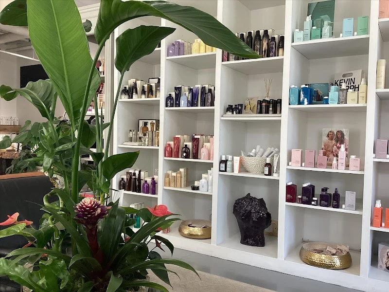 Rolland's Beauty Bar