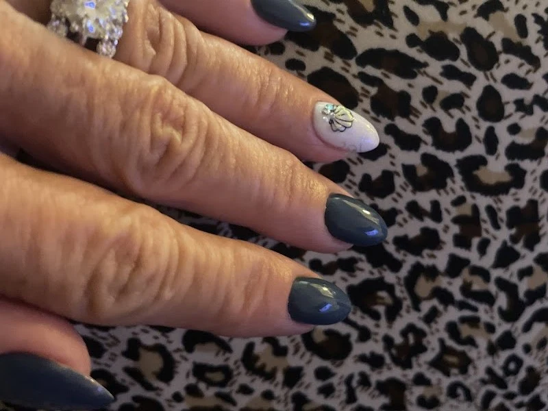 Vibar nails Gulf Breeze