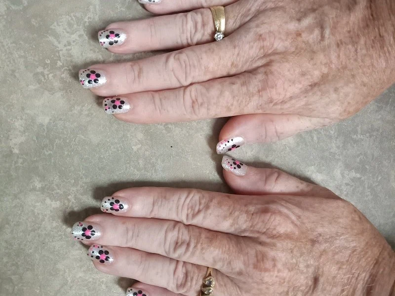 DIVA NAILS BY LYNN