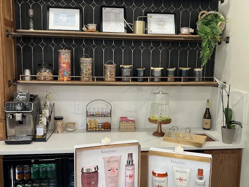Tres Ivanhoe Salon