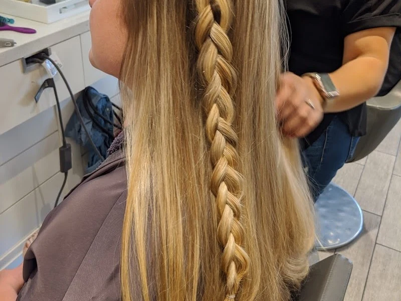 Cloud 10 Blow Dry Bar & Beauty Salon