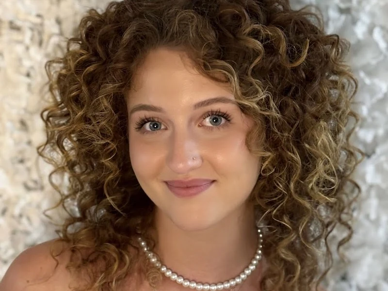 MAY-RAH-KEE Salon