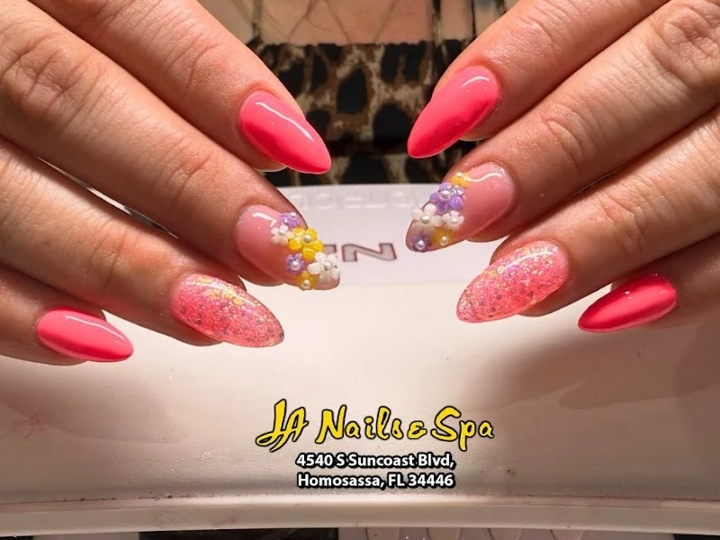 La Nails & Spa