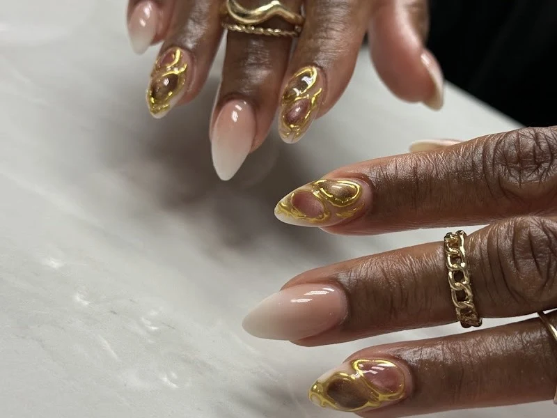 Dee.glitz nails