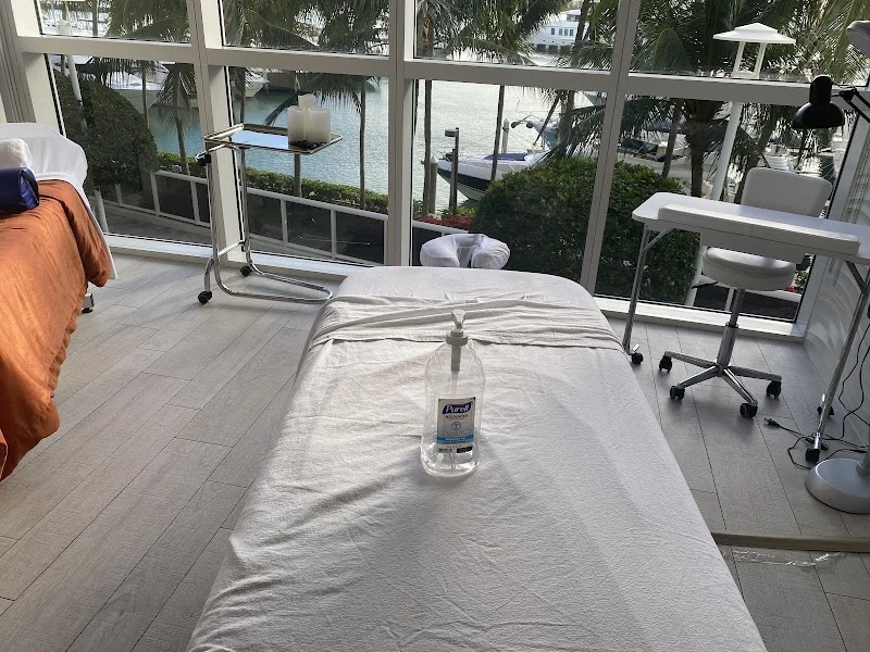 Relax 305 Therapeutic Massage