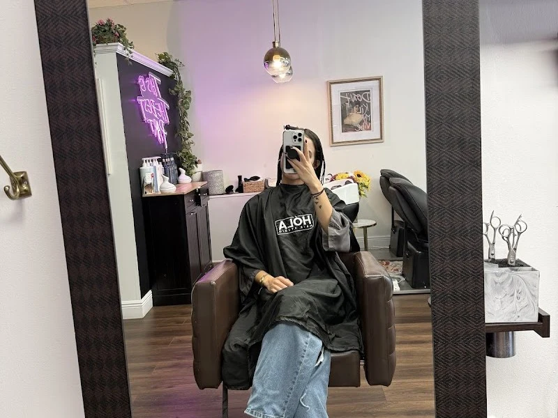 Hola Hair Studio