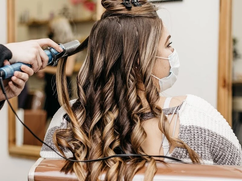 Salon Lucent