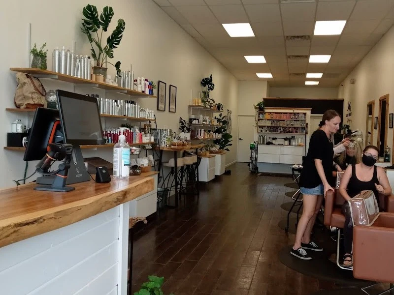 Salon Lucent